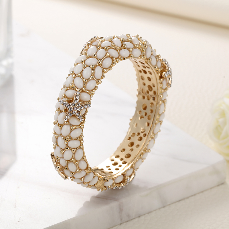Sally's Paradise Christmas gif - Paradise Jewelry & Watches Llc Photos review and price